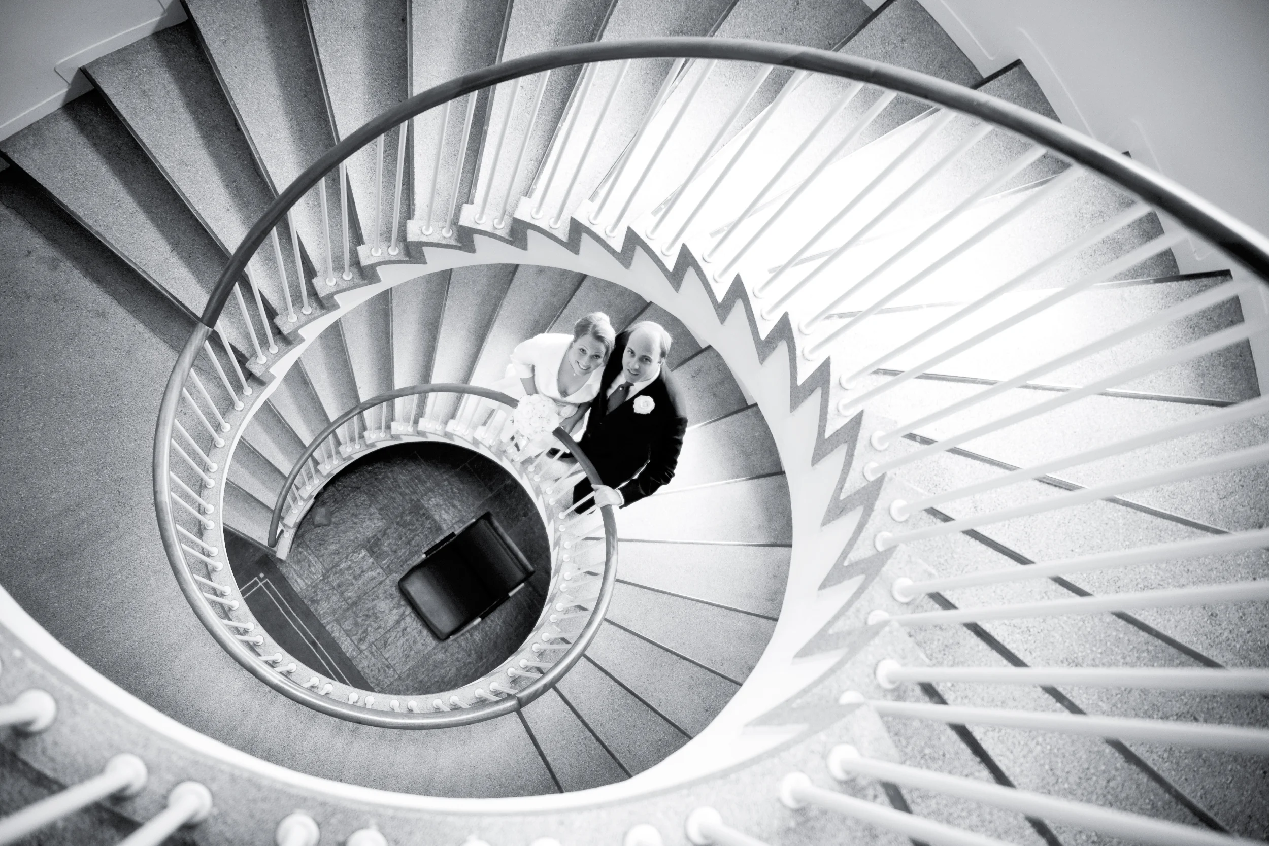 Bryllupspar: elegance på den snoede trappe