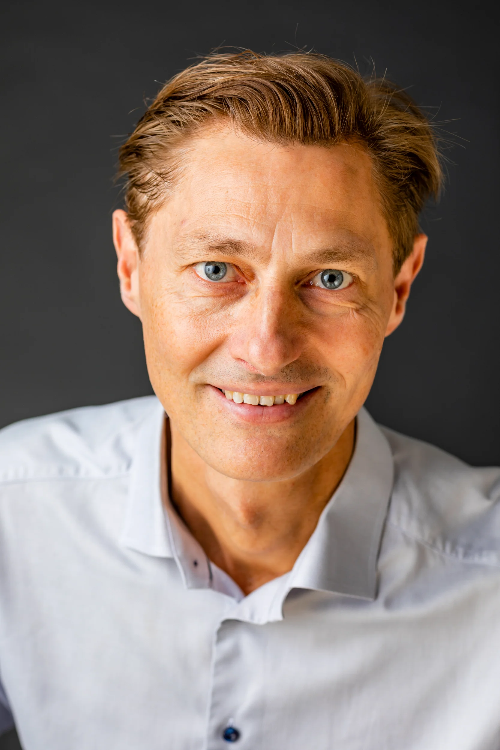 Nærbillede af smilende mand