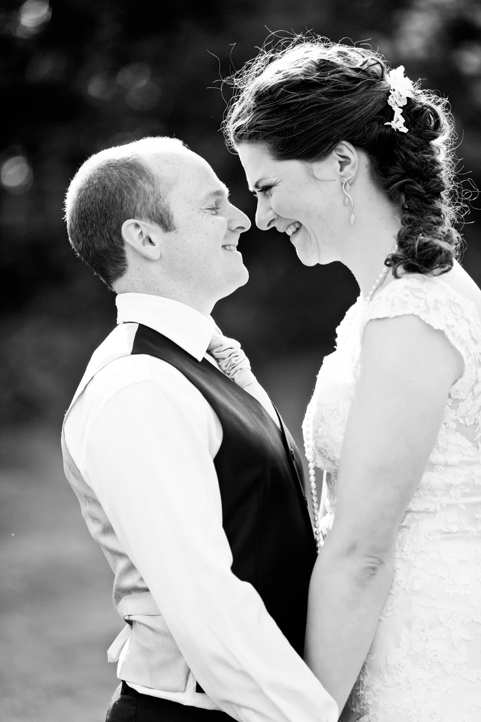 Bryllupspar - ægte glæde og naturlige smil