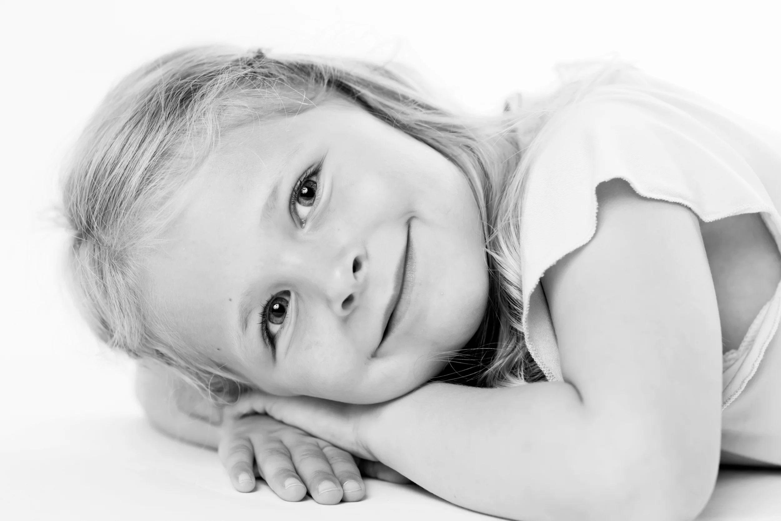 Legende barneansigt i sort-hvid fotografering