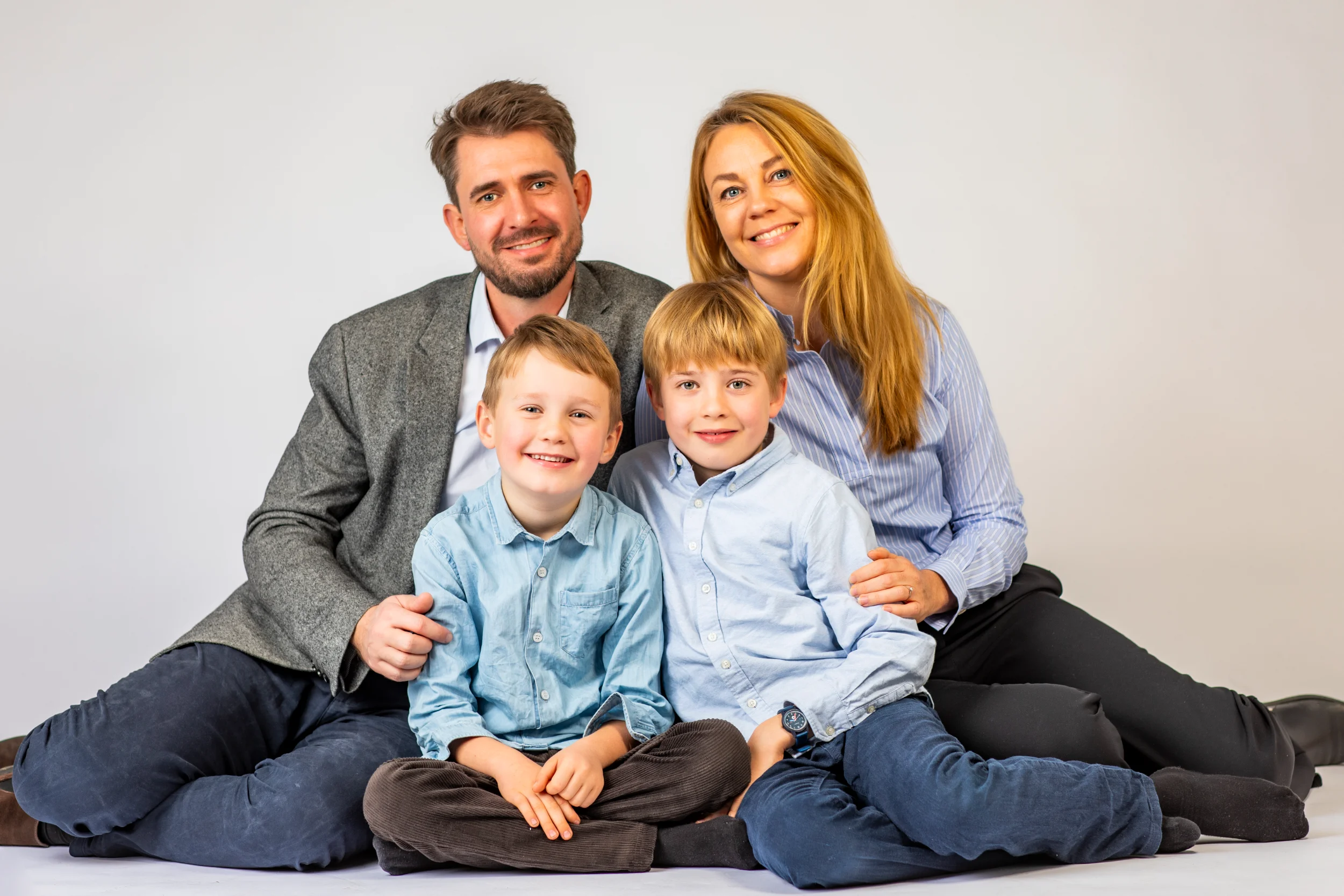 Hjertevarm familiefotografering – ægte glæde i Virum