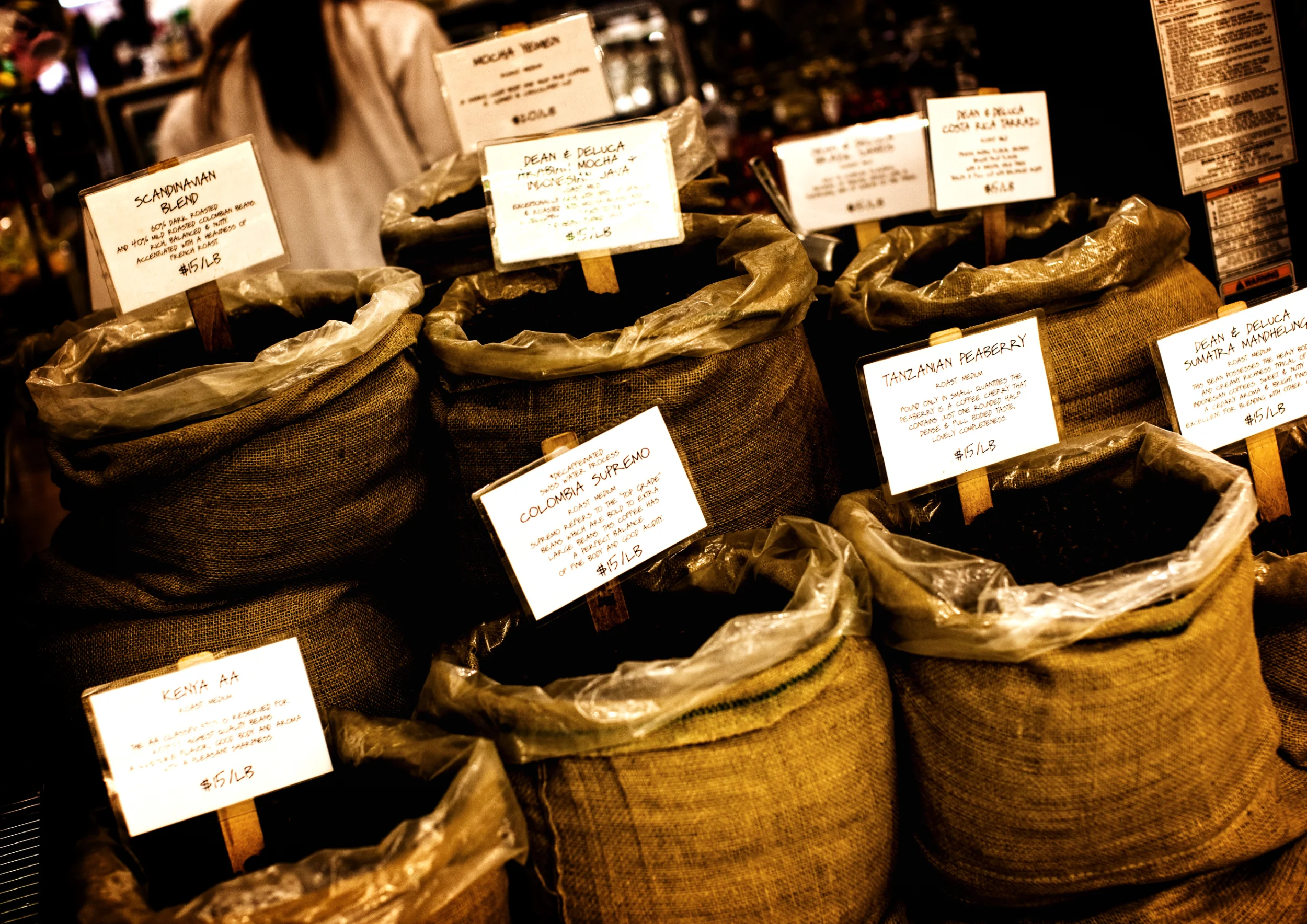 Autentisk kaffe i sække på markedet