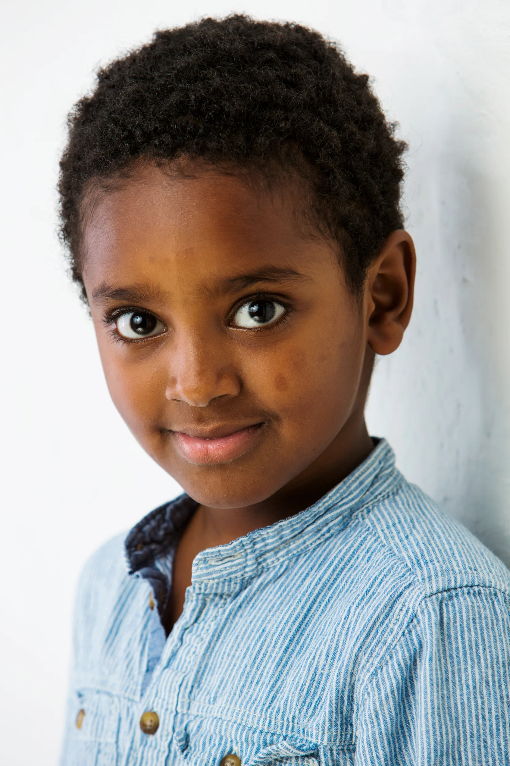 Nærportræt af dreng i Virum