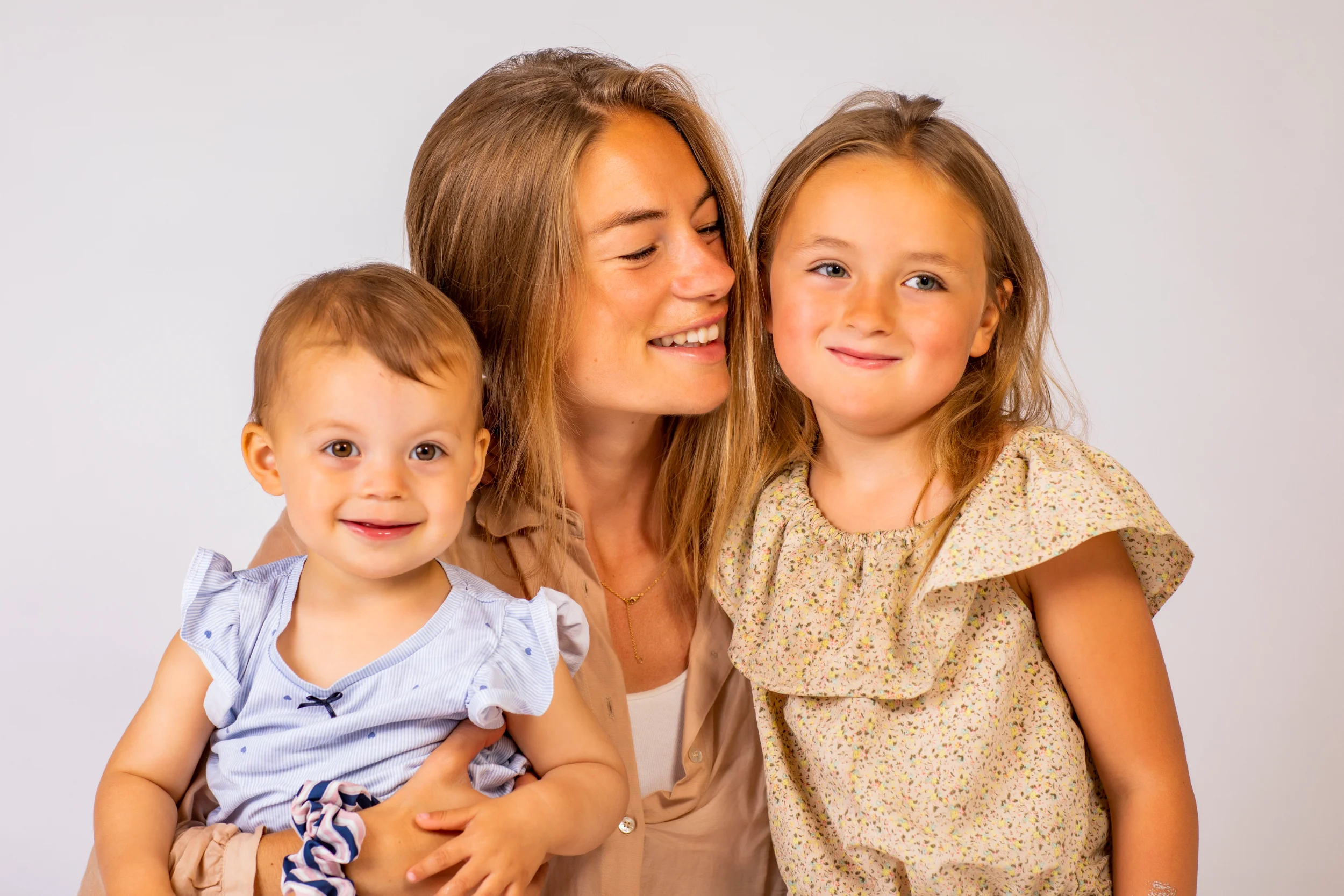 Mor og glade børn: et øjeblik