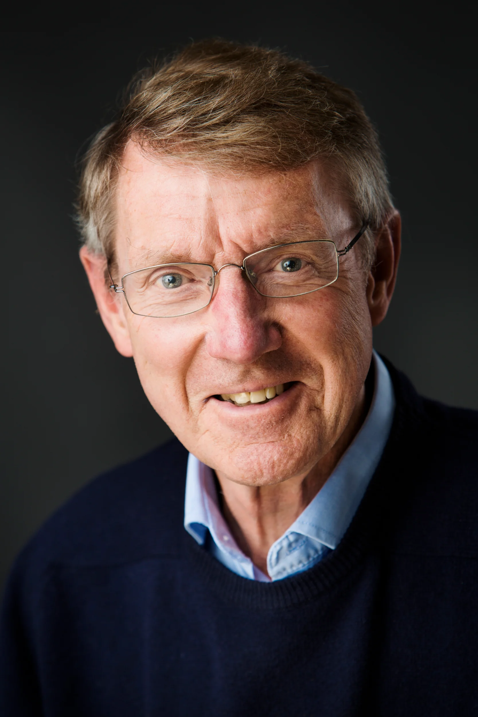 Ældre mand med autentisk smil