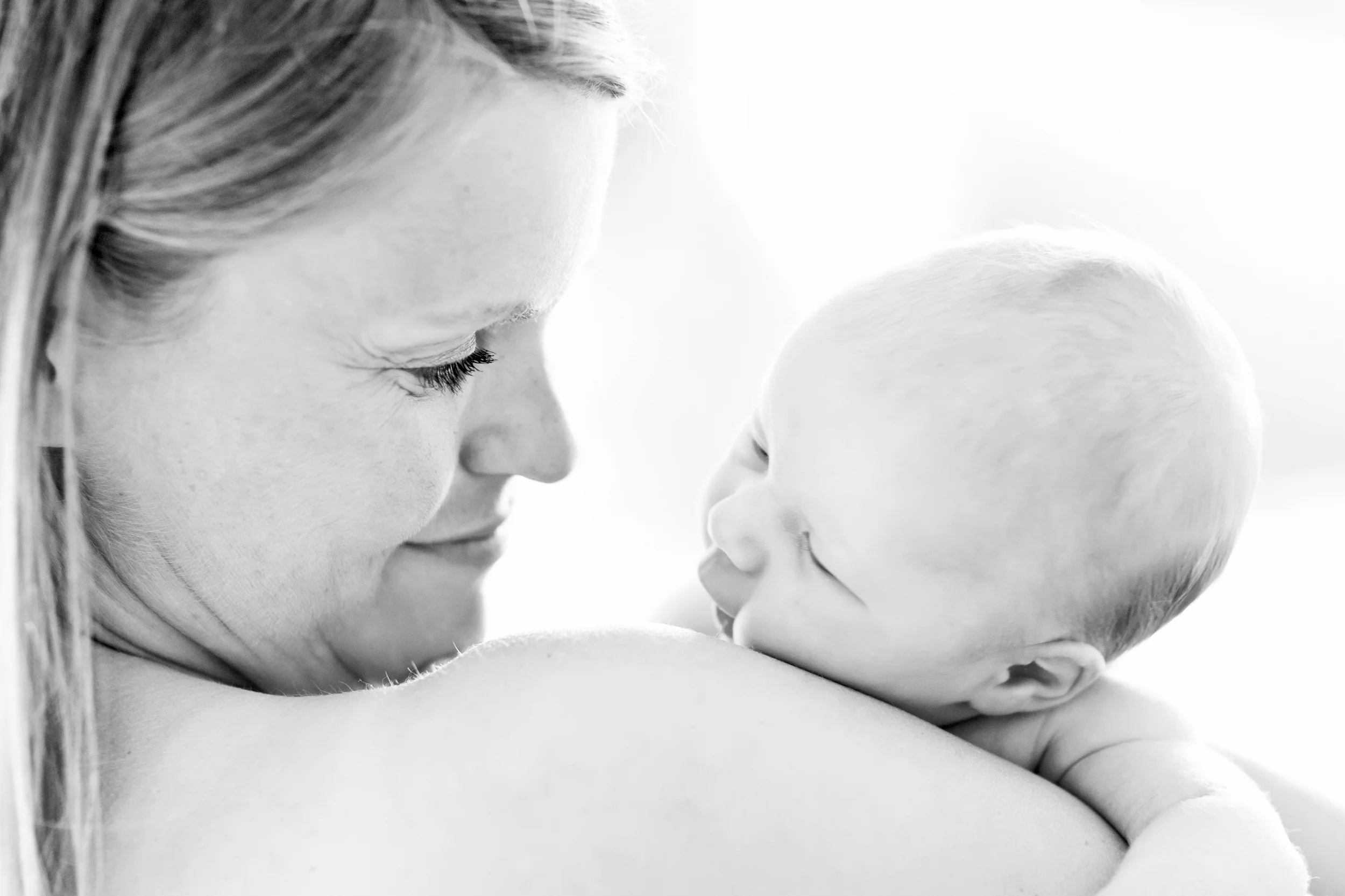 Ømt blik mellem mor og baby i Virum