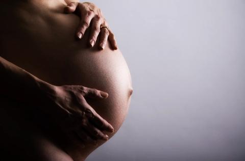 Ømhed: Graviditetsfotografering, et personligt maveportræt