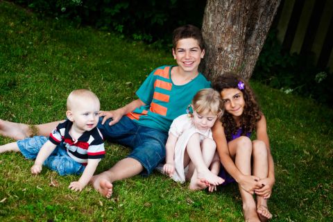 Legende familie under træet i Virum