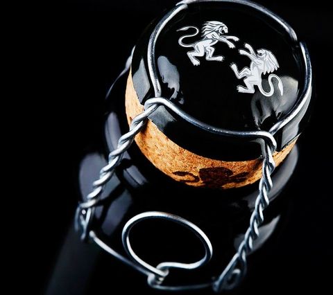 Detaljeret fotografering af flaskehals og prop