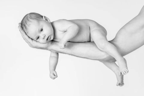 Blikket fra den trygge hånd - babyfotografering