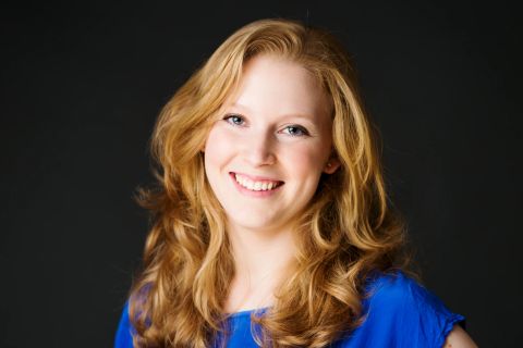 Blond kvinde i portræt