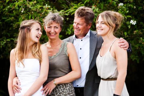 Hjertelig familiefotografering i Virum