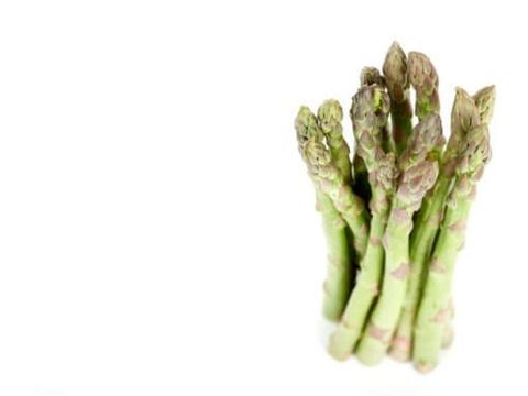 Hjemmekøkken: Friske grønne asparges i nærbillede