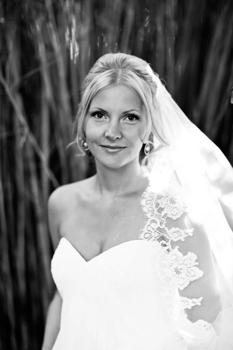 Bryllupsportræt af brud i sort/hvid