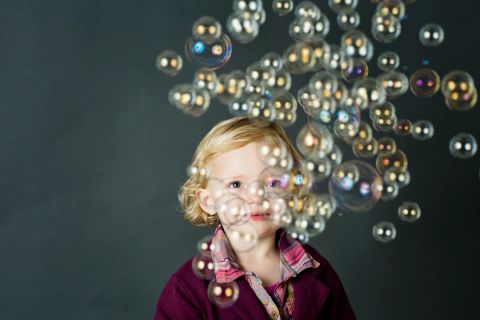 Virum: Børnefotografering med magiske sæbebobler