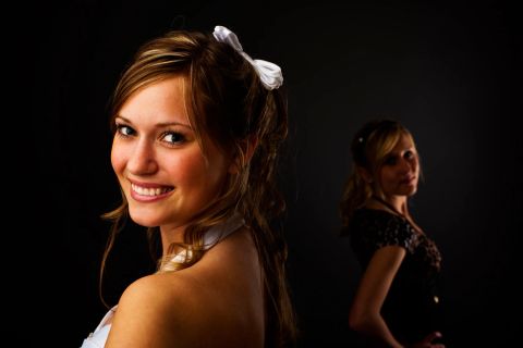 Et smil over skulderen – venindefotografering