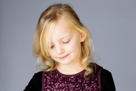 Blikket ned: Fint børnebillede