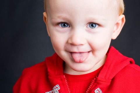 Legesyg glæde i et personligt børnefoto