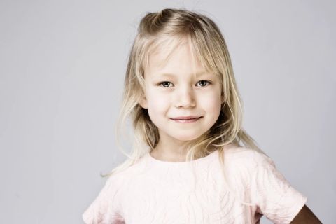 Blåt øjenpar i autentisk børneportræt